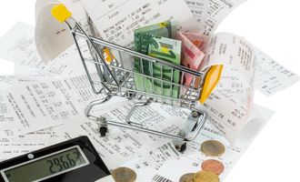 UK Retail Sales Drop as Cost of Living Soars