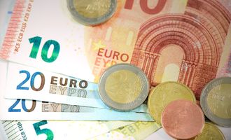 EUR/USD Forms Inverted Cup &amp; Handle Pattern as Risks Rise