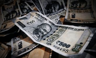 USD/INR Lower as RBI Hikes More Than Expected