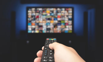 Les Français peuvent économiser jusqu'à 1253 € par an en quittant le streaming et la TV