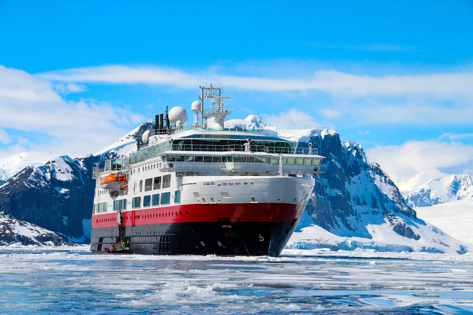 Antarctic tourist experiences more than triple between 2018 and 2022, amid fears of environmental impact